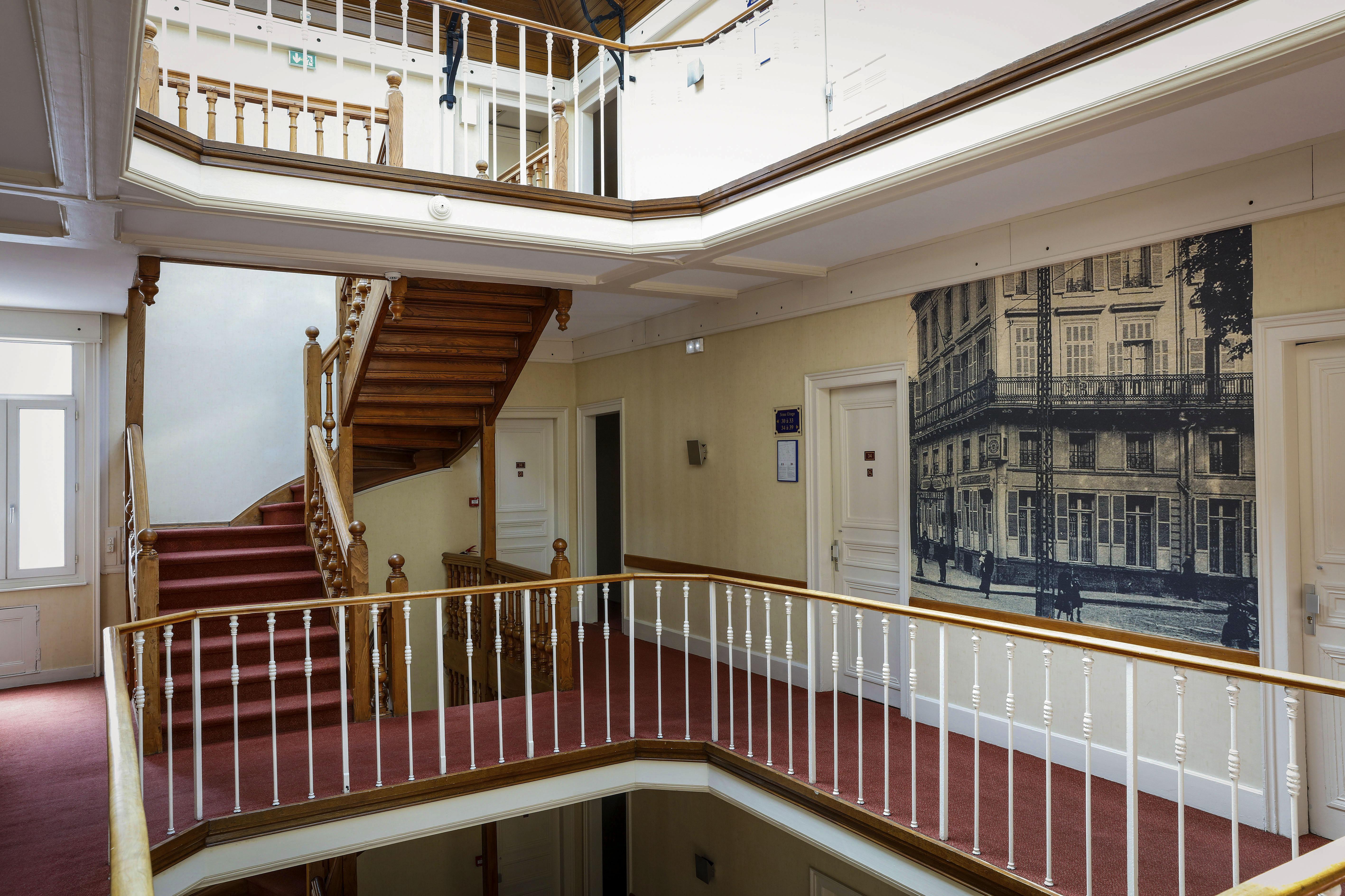 Grand Hotel De L'Univers Amiens Esterno foto